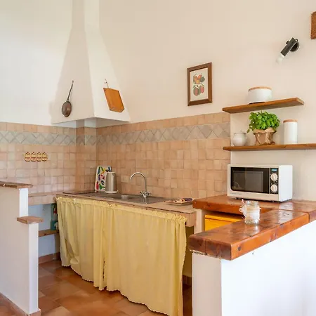 Beautiful In Collesalvetti With Garden Casa vacanze Guasticce